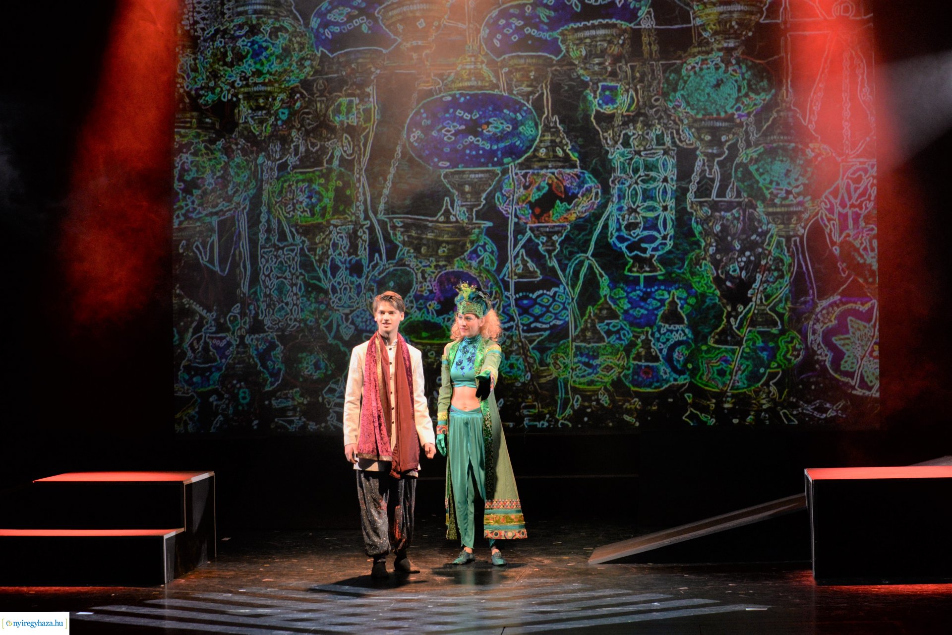 Ezeregyéjszaka a nagyszínpadon