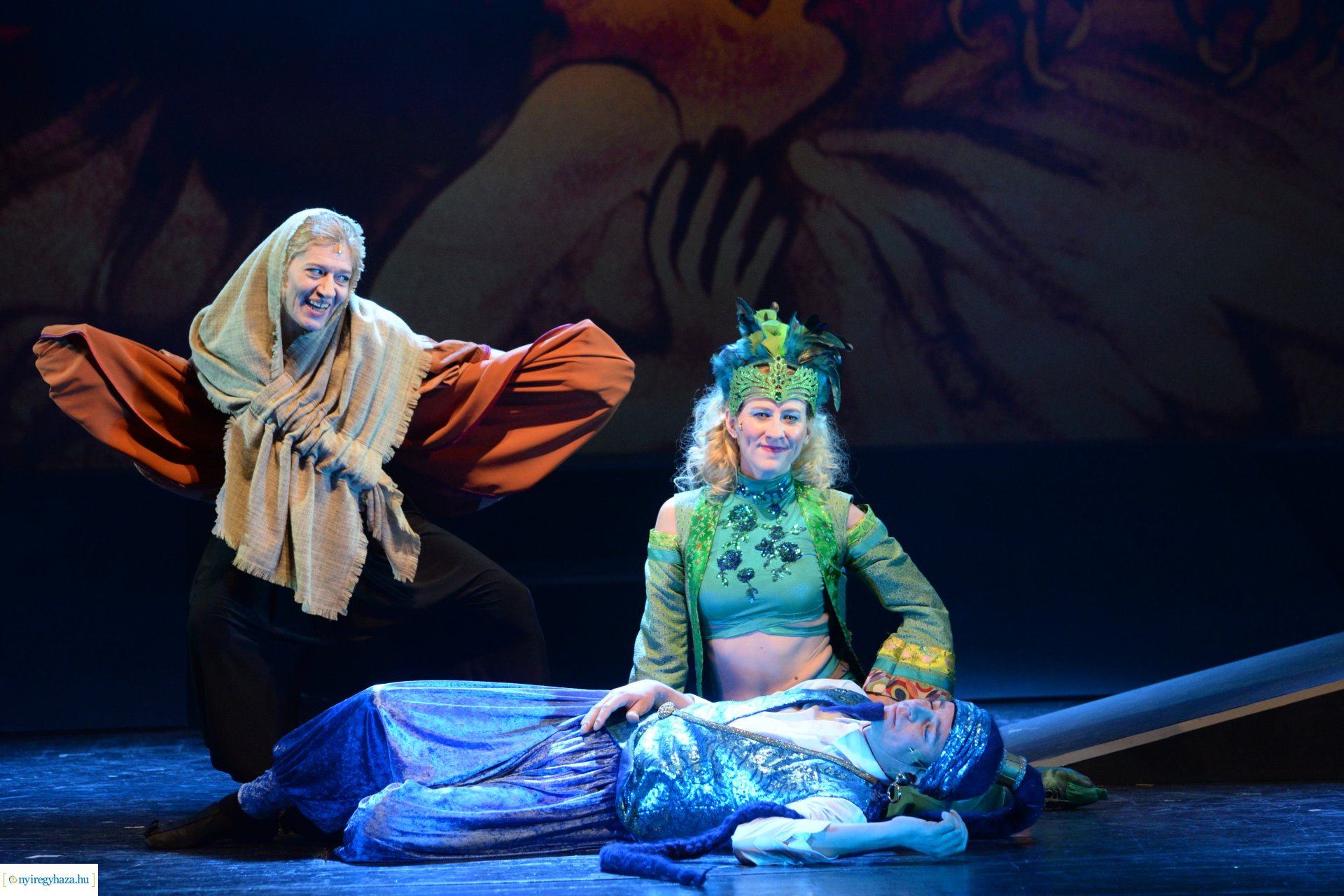 Ezeregyéjszaka a nagyszínpadon