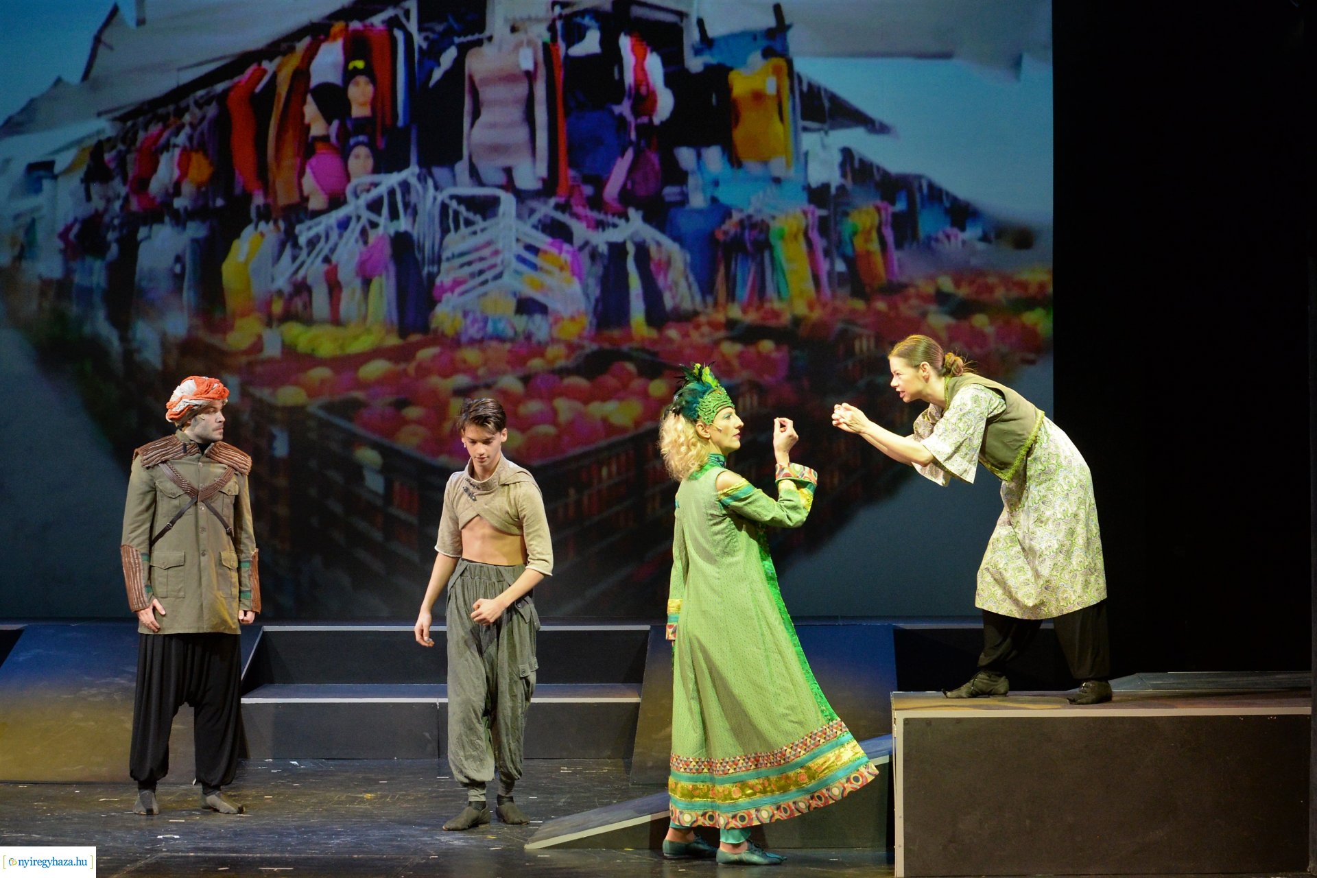 Ezeregyéjszaka a nagyszínpadon