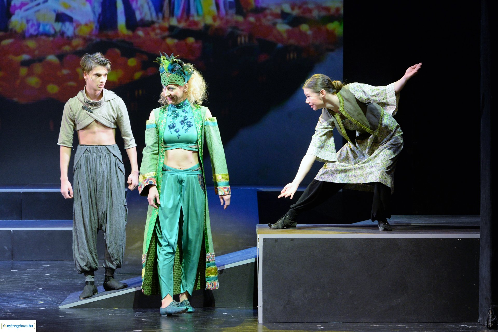 Ezeregyéjszaka a nagyszínpadon