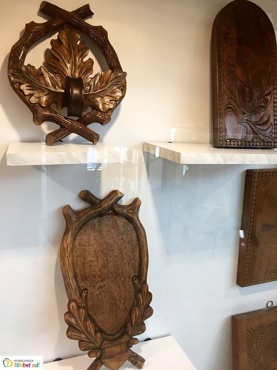 Fafaragások a könyvtárban