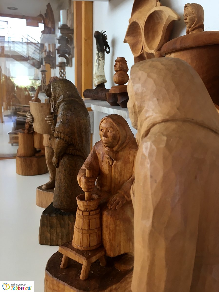 Fafaragások a könyvtárban