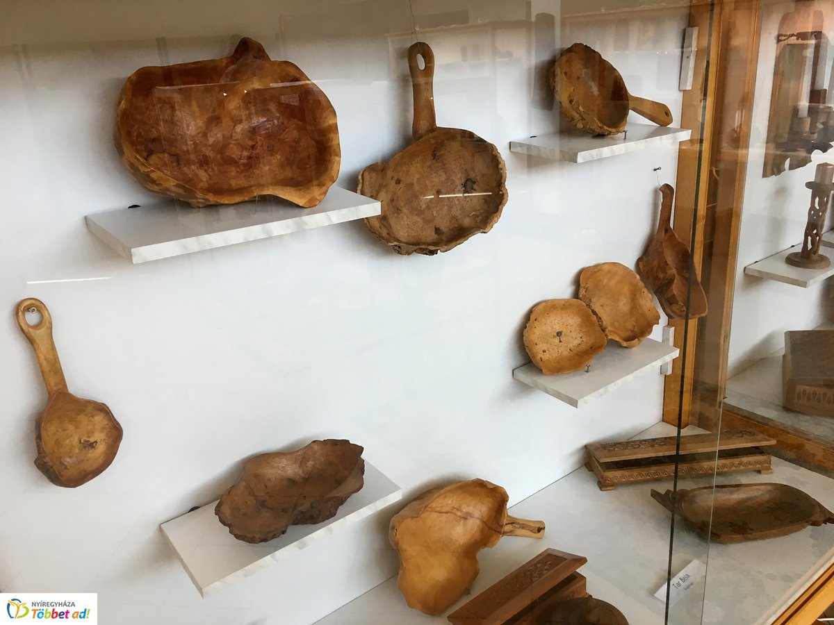 Fafaragások a könyvtárban