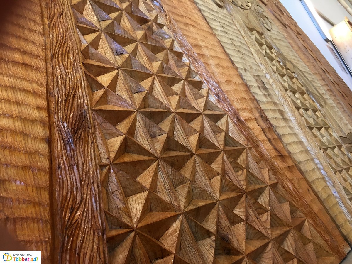 Fafaragások a könyvtárban