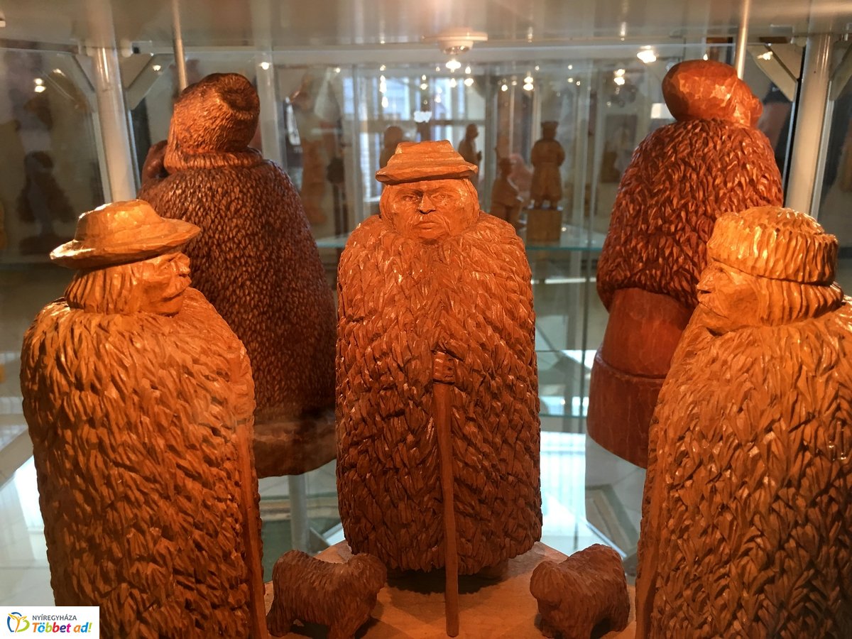 Fafaragások a könyvtárban