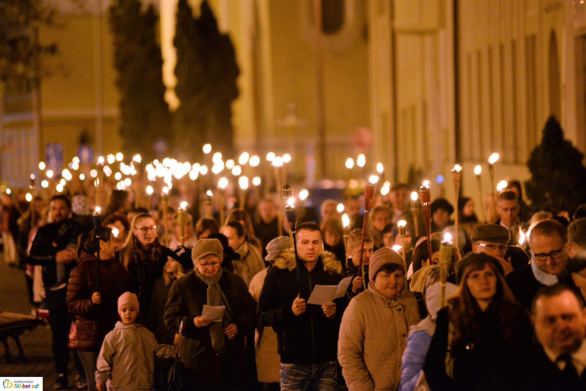 Fáklyás felvonulás Nyíregyháza belvárosában