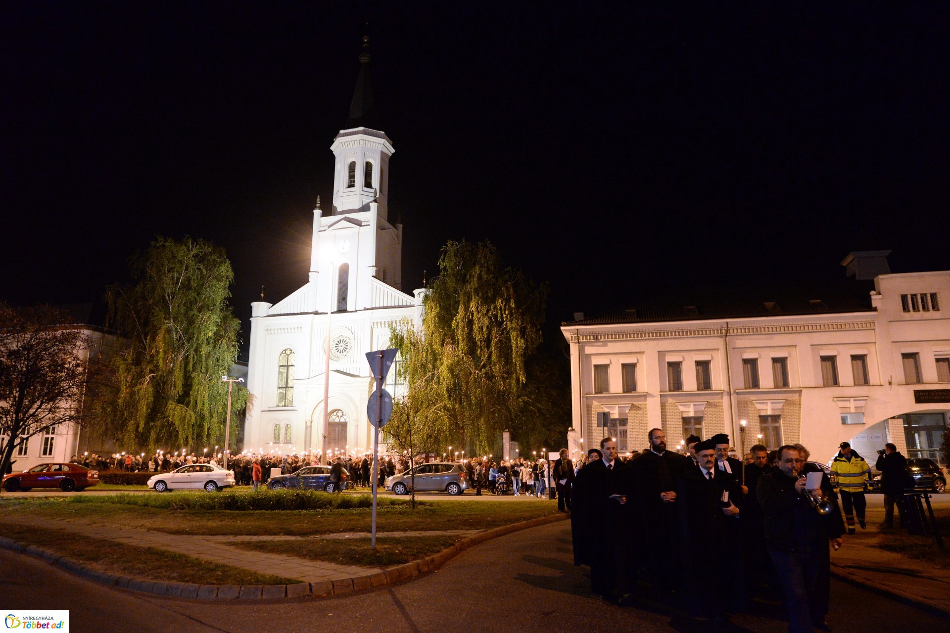 Fáklyás felvonulás Nyíregyháza belvárosában