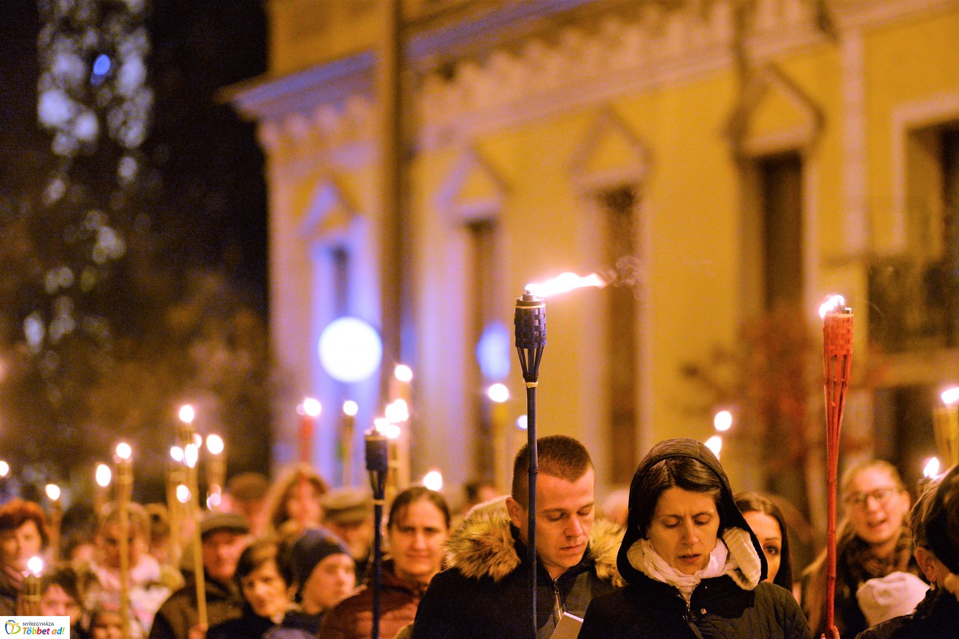 Fáklyás felvonulás Nyíregyháza belvárosában