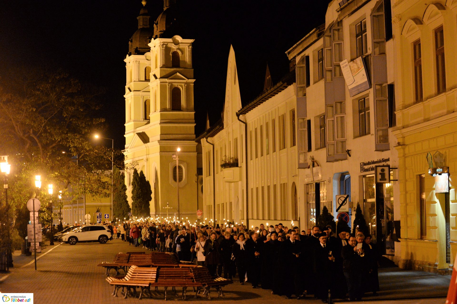 Fáklyás felvonulás Nyíregyháza belvárosában