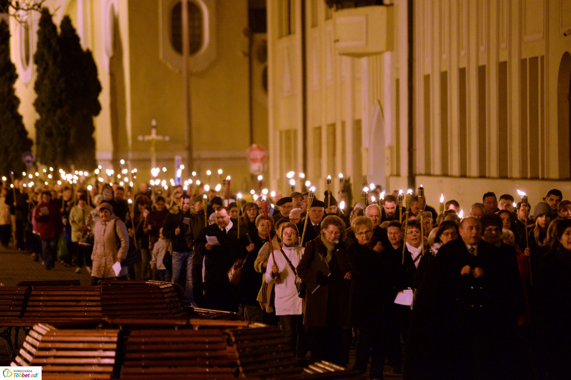 Fáklyás felvonulás Nyíregyháza belvárosában