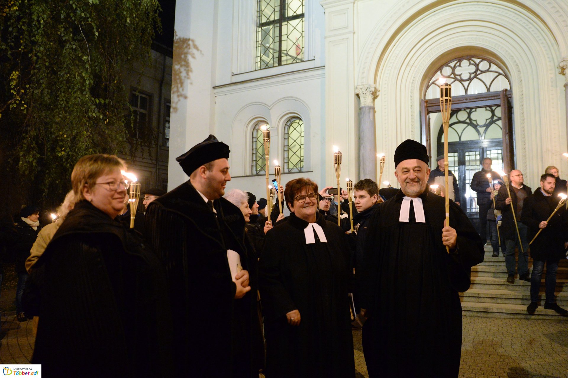 Fáklyás felvonulás Nyíregyháza belvárosában