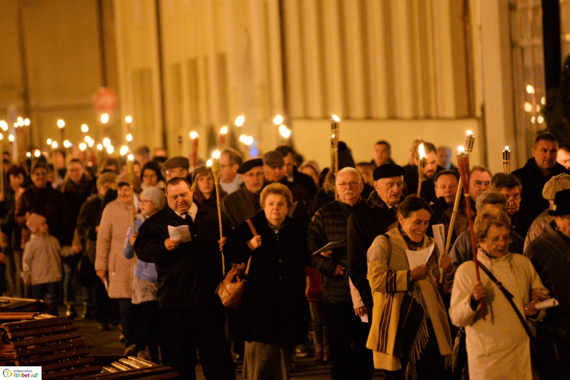 Fáklyás felvonulás Nyíregyháza belvárosában