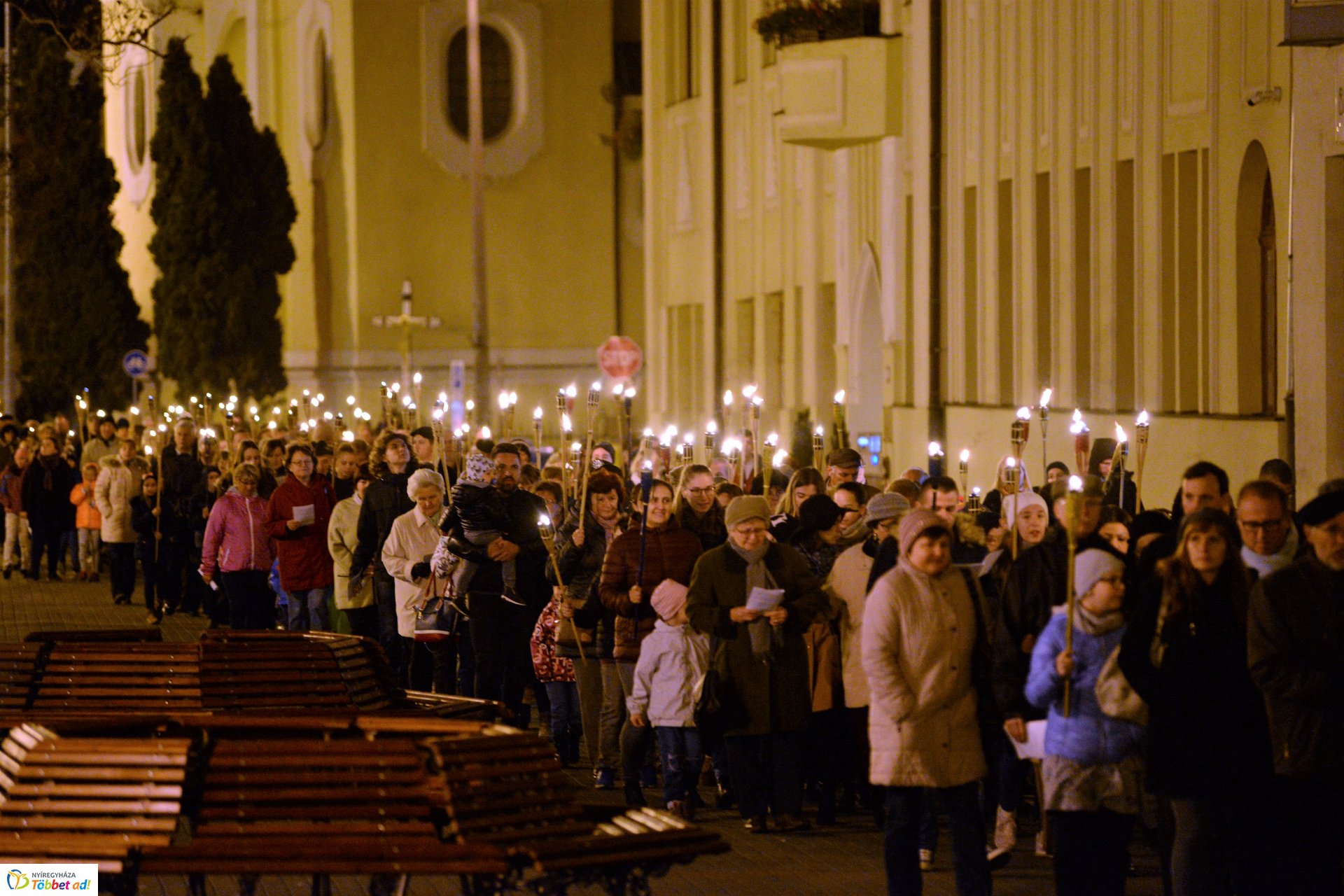 Fáklyás felvonulás Nyíregyháza belvárosában