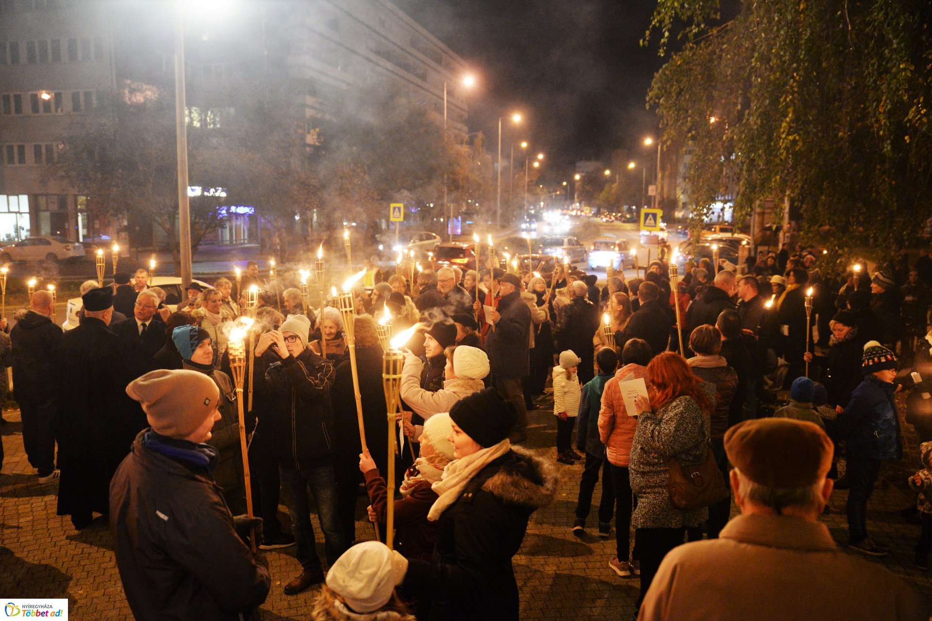 Fáklyás felvonulás Nyíregyháza belvárosában