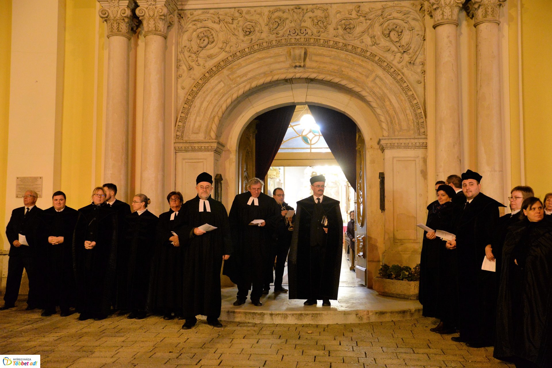 Fáklyás felvonulás Nyíregyháza belvárosában