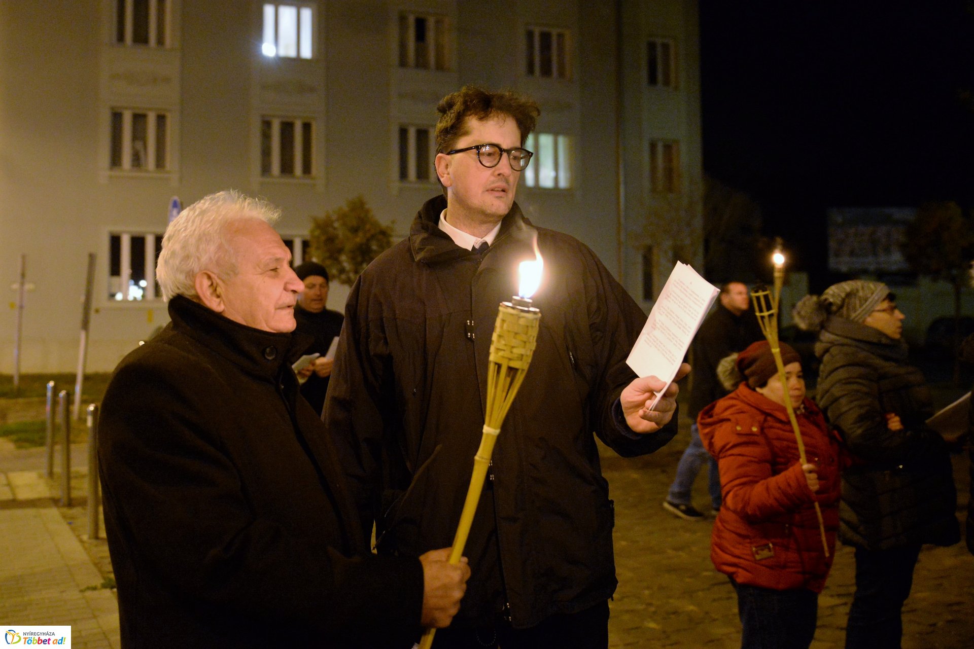 Fáklyás felvonulás Nyíregyháza belvárosában
