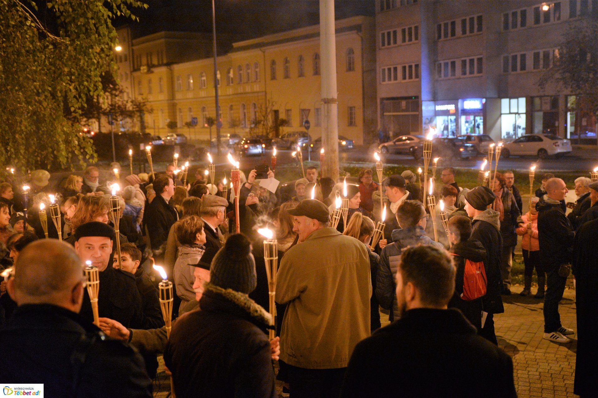 Fáklyás felvonulás Nyíregyháza belvárosában