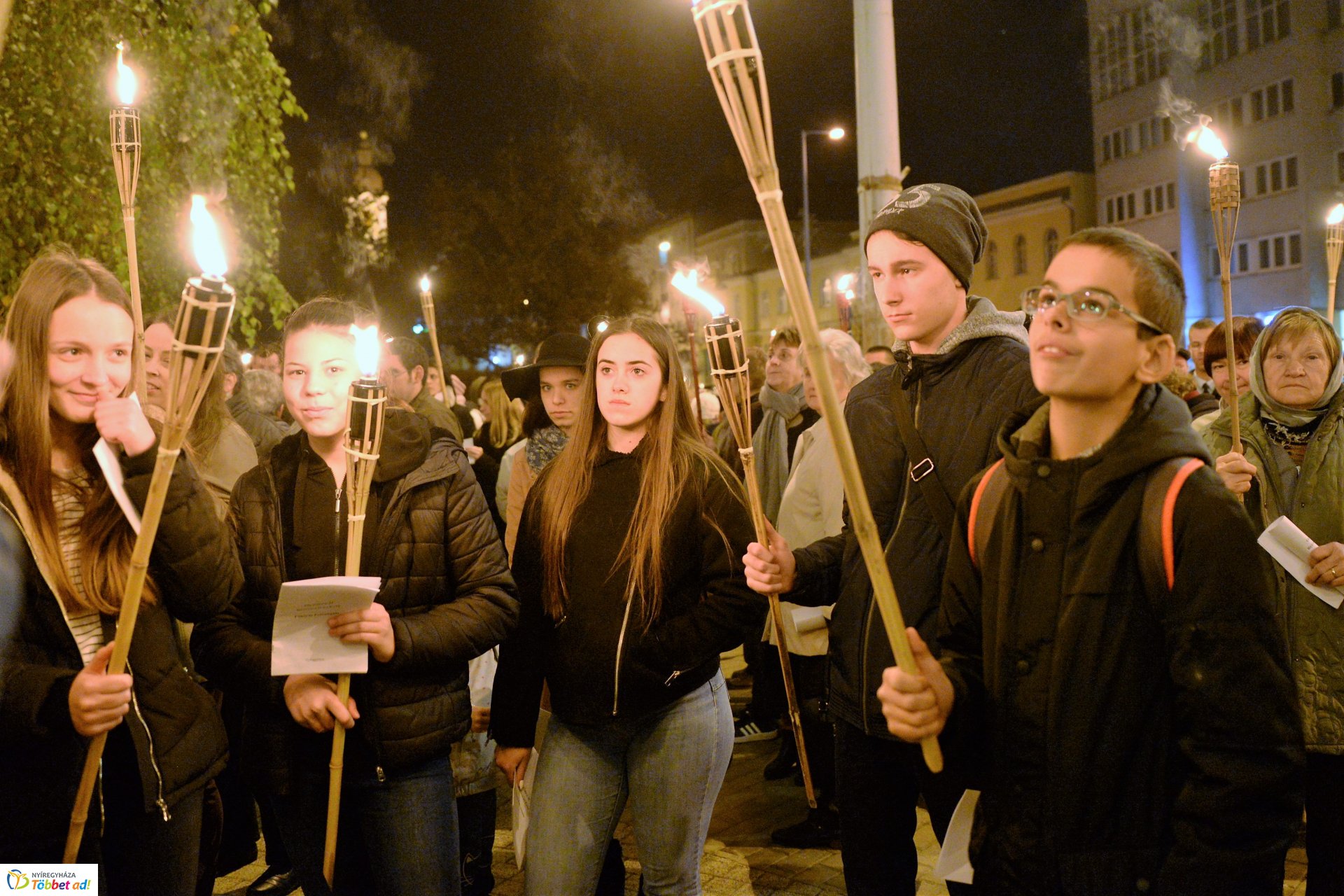Fáklyás felvonulás Nyíregyháza belvárosában