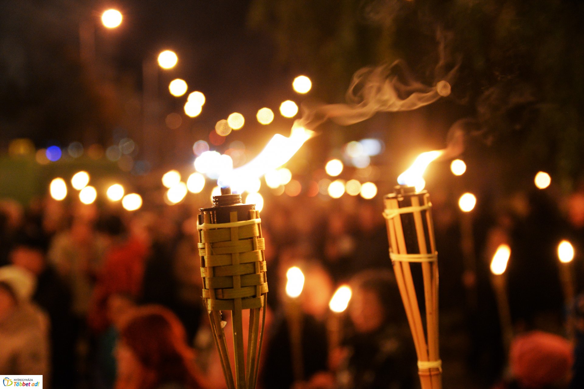 Fáklyás felvonulás Nyíregyháza belvárosában