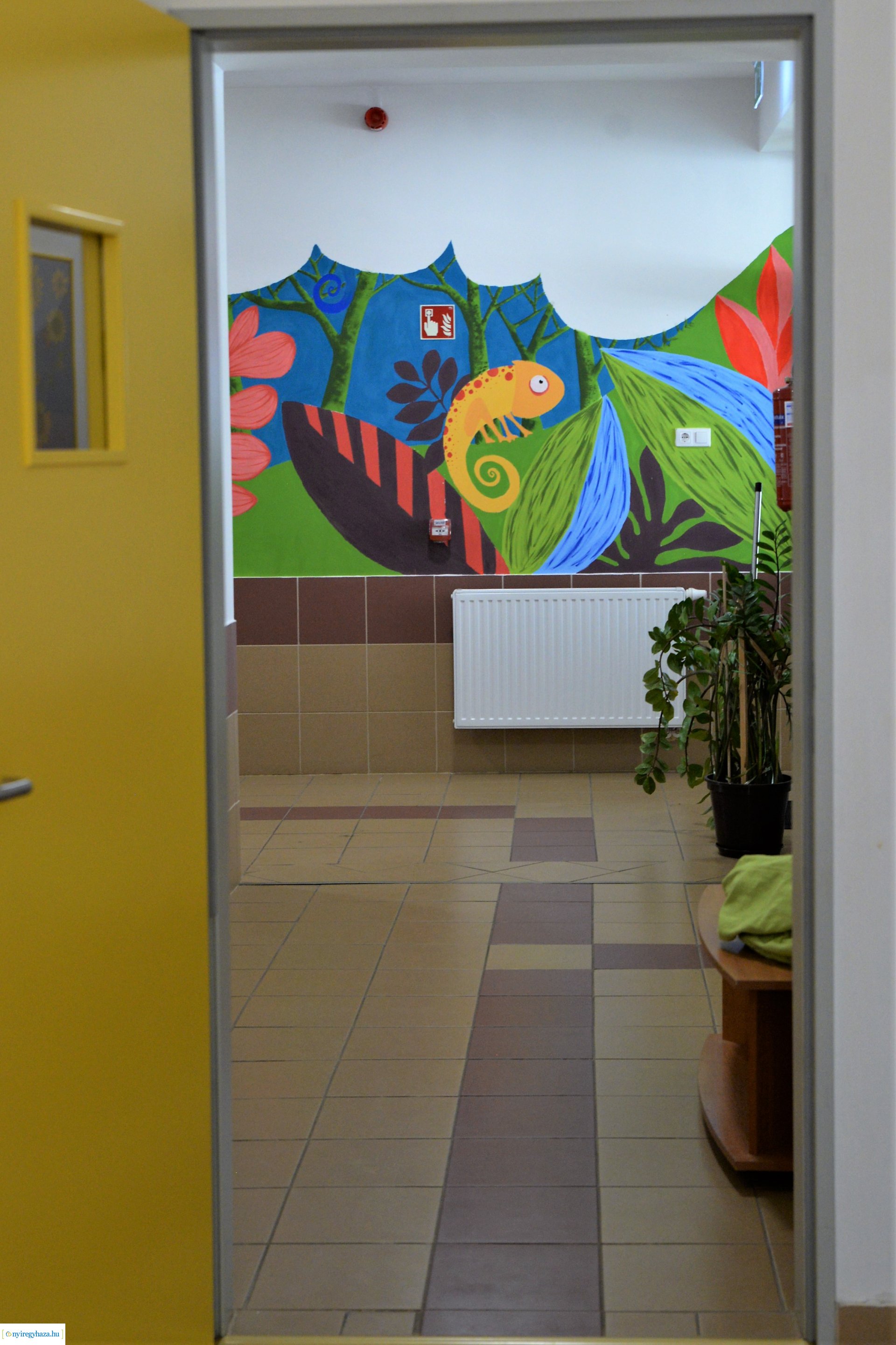 Falakat  festettek művészetis diákok az Orgonasíp Óvodában