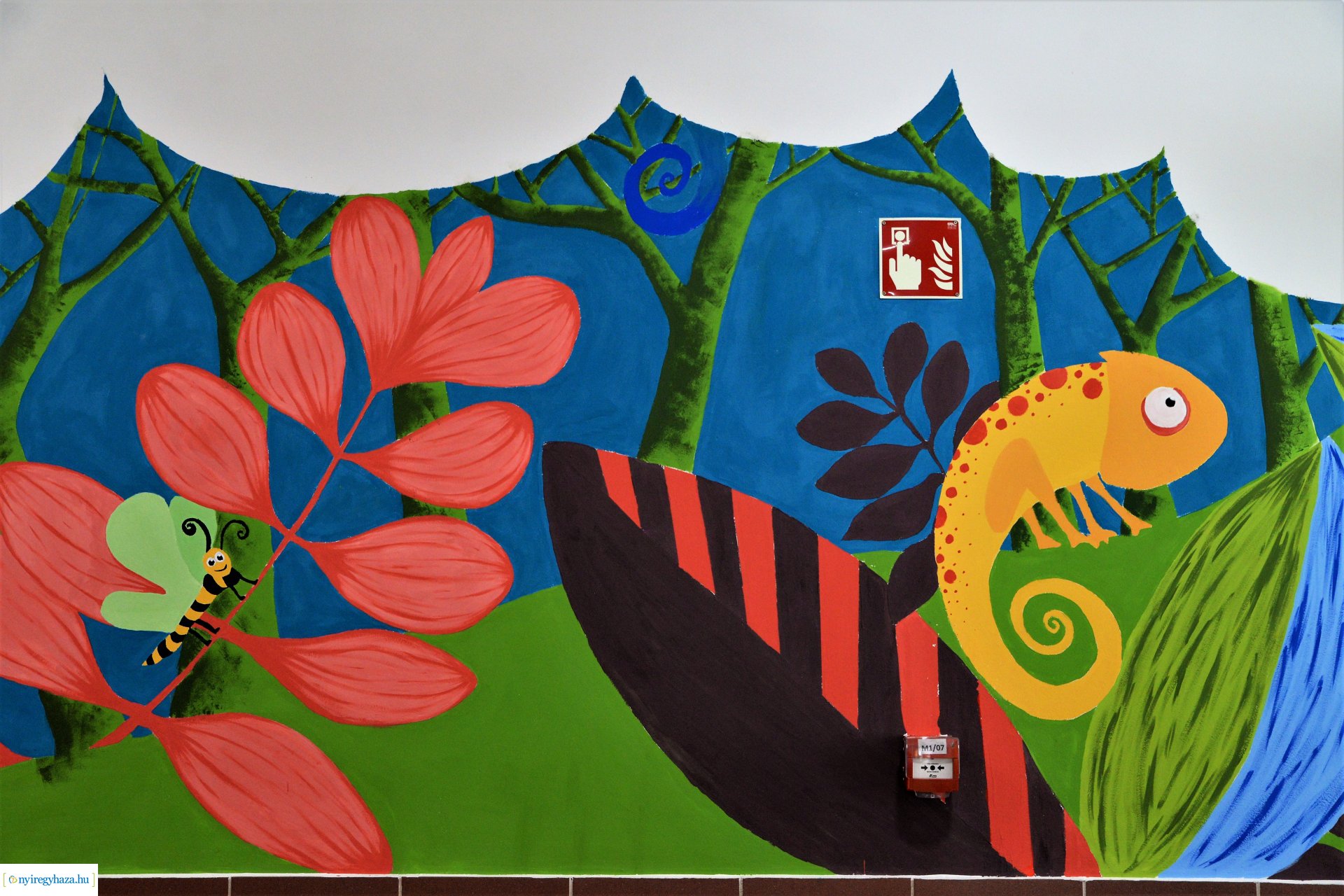 Falakat  festettek művészetis diákok az Orgonasíp Óvodában