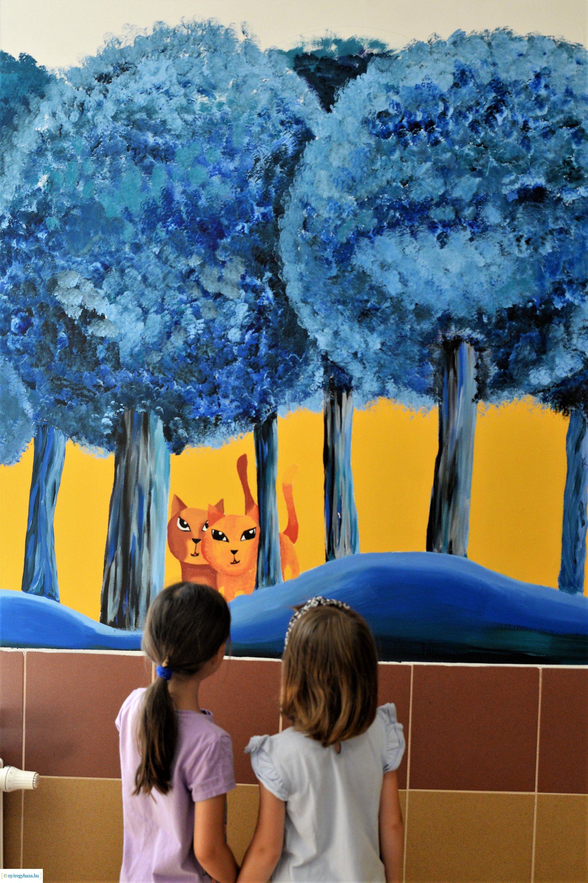 Falakat  festettek művészetis diákok az Orgonasíp Óvodában