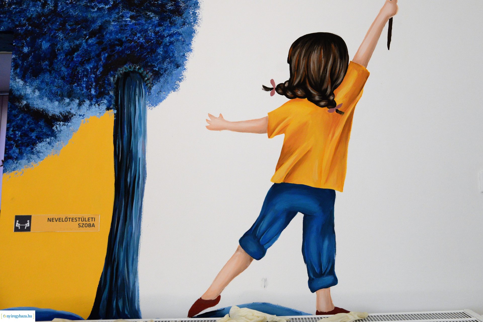 Falakat  festettek művészetis diákok az Orgonasíp Óvodában