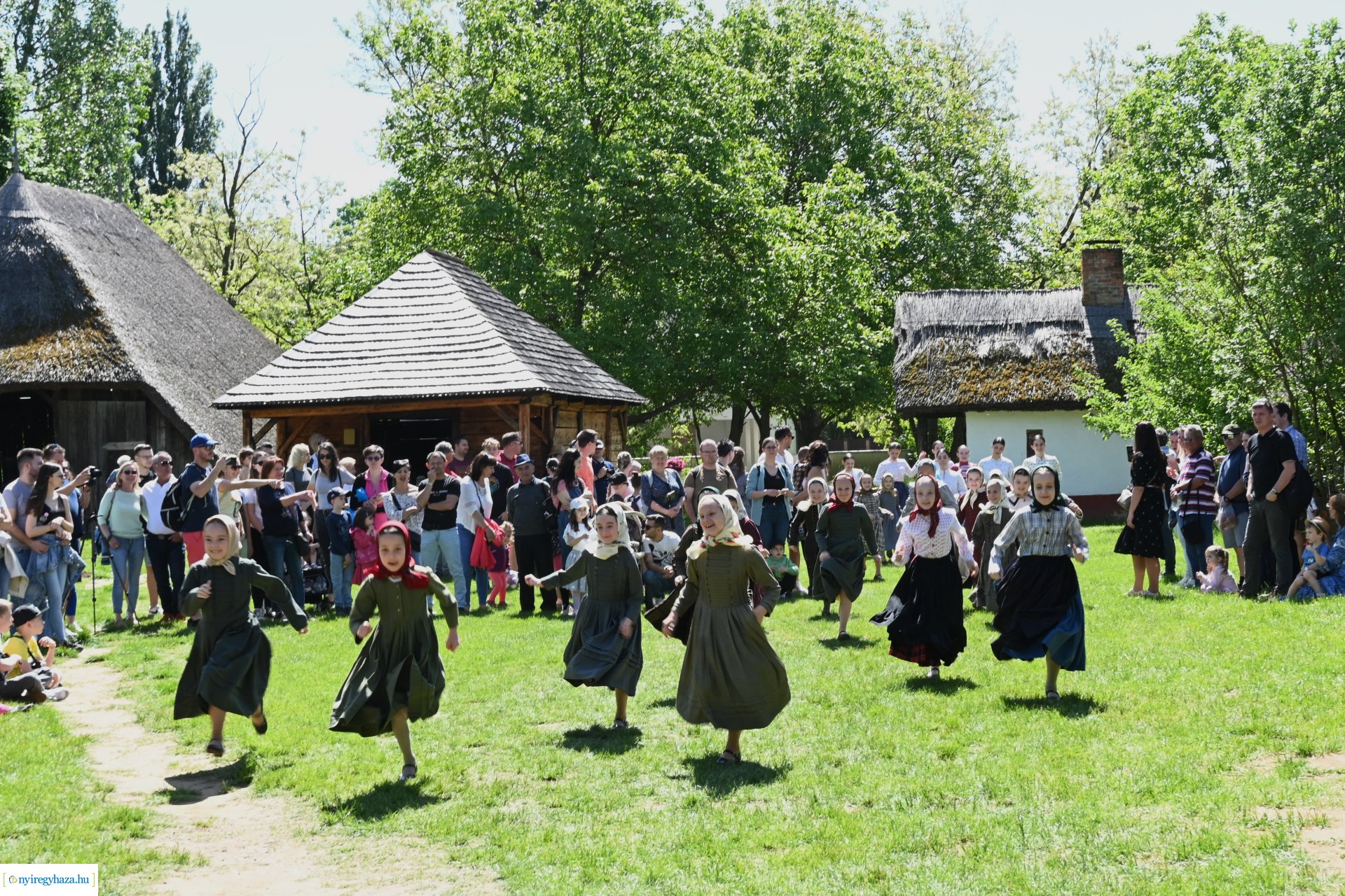 Falusi majális a Sóstói Múzeumfaluban