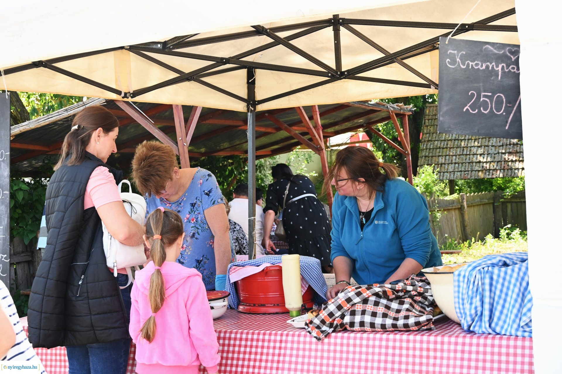 Falusi majális a Sóstói Múzeumfaluban
