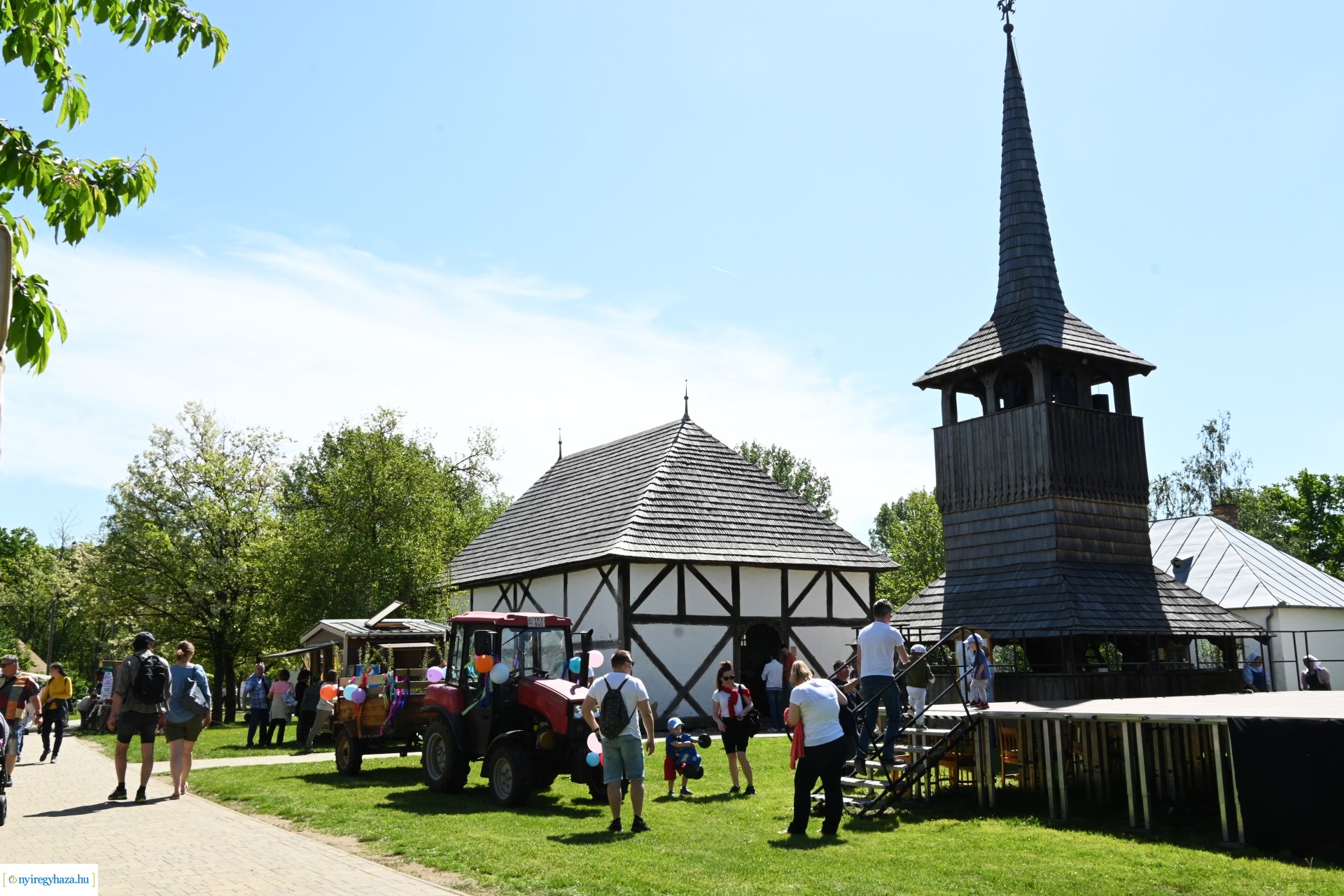 Falusi majális a Sóstói Múzeumfaluban