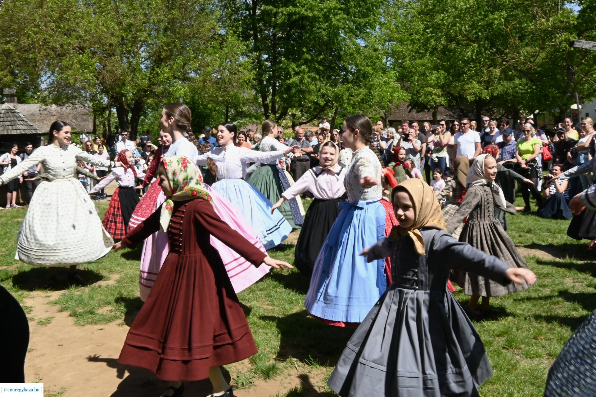 Falusi majális a Sóstói Múzeumfaluban