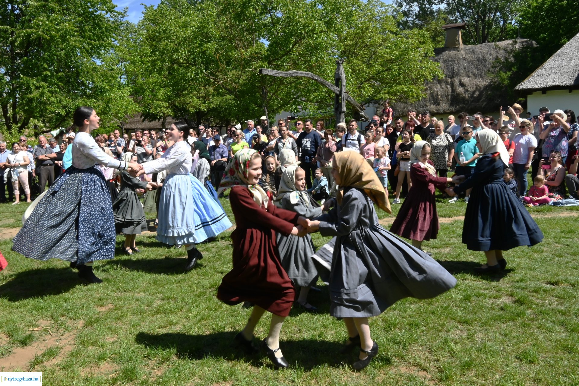 Falusi majális a Sóstói Múzeumfaluban