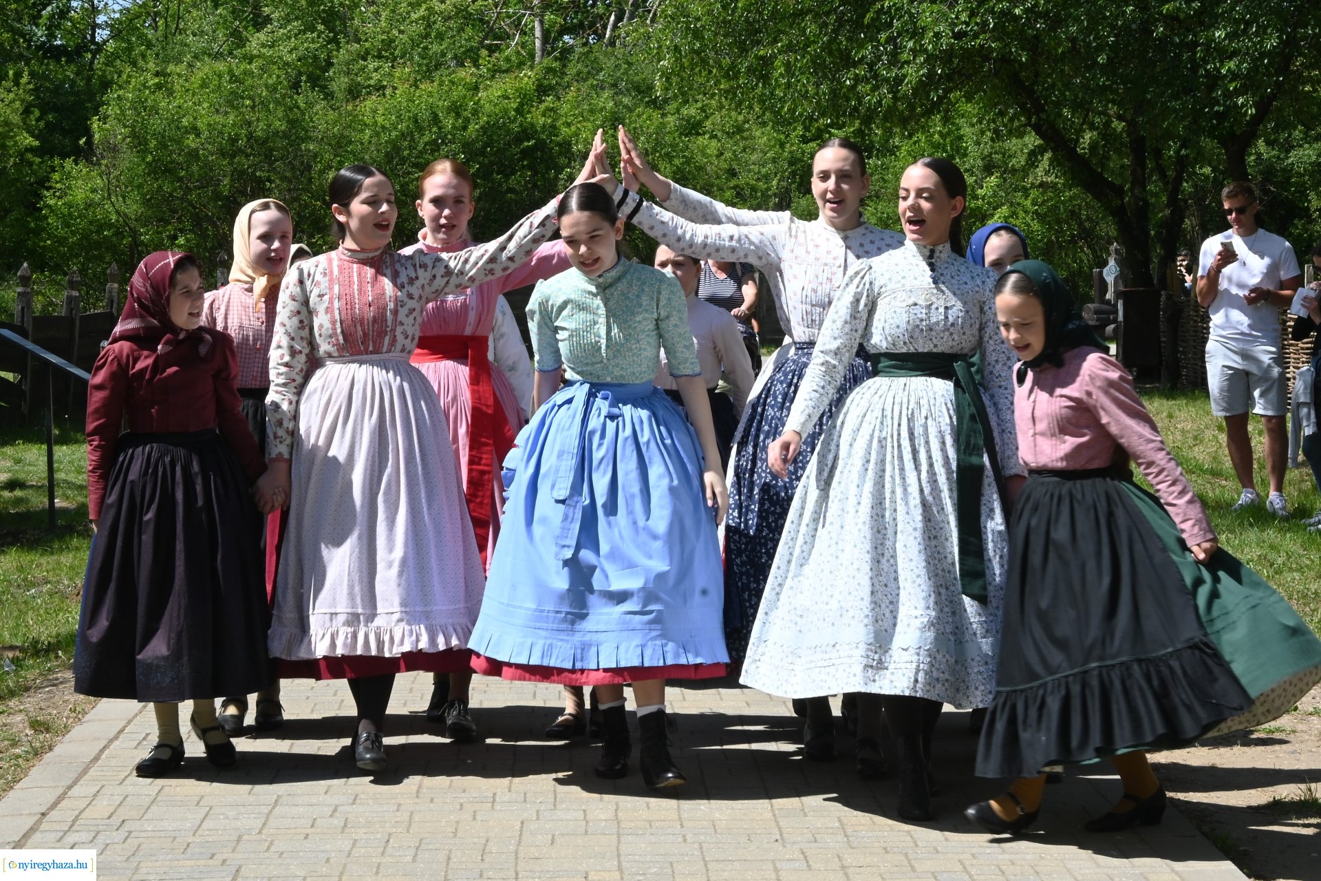 Falusi majális a Sóstói Múzeumfaluban