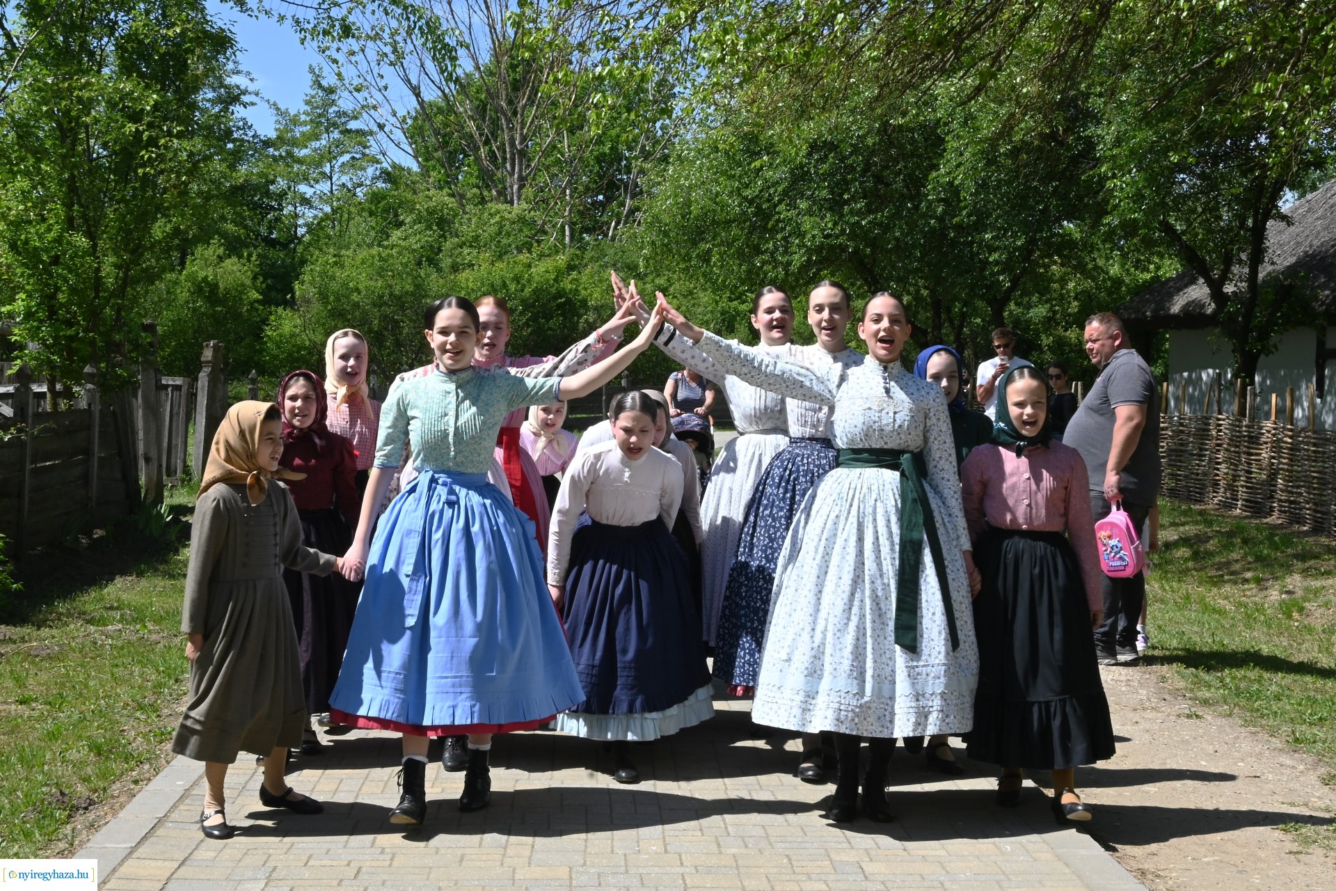 Falusi majális a Sóstói Múzeumfaluban