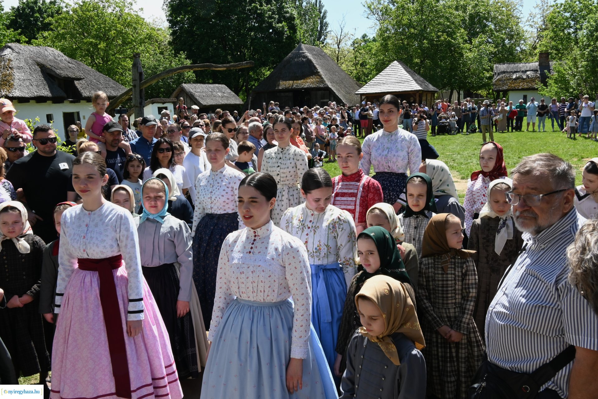Falusi majális a Sóstói Múzeumfaluban