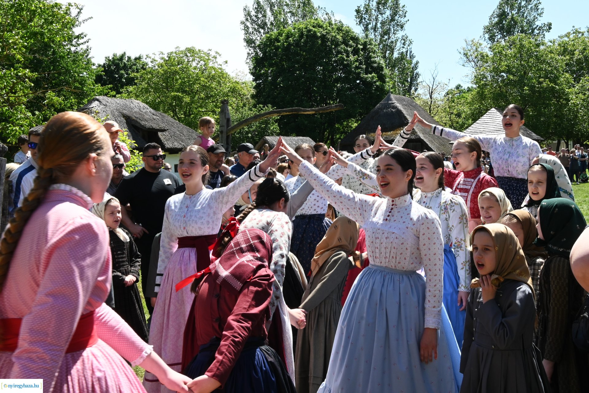 Falusi majális a Sóstói Múzeumfaluban