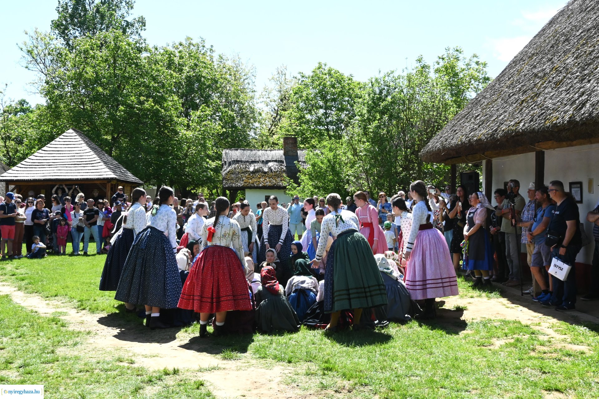 Falusi majális a Sóstói Múzeumfaluban
