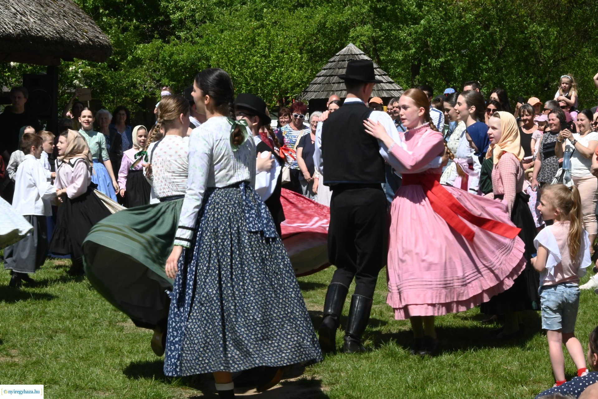 Falusi majális a Sóstói Múzeumfaluban