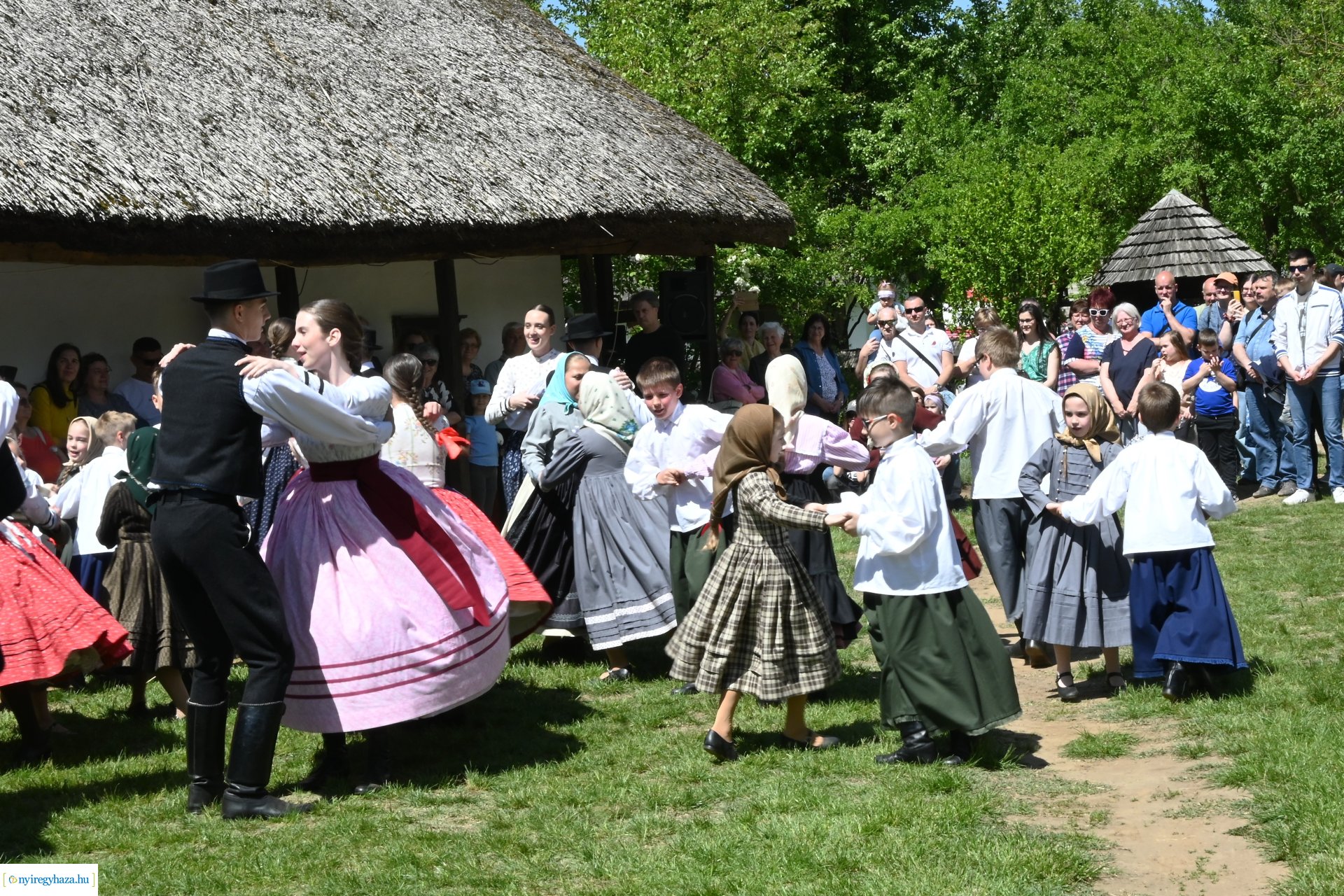 Falusi majális a Sóstói Múzeumfaluban