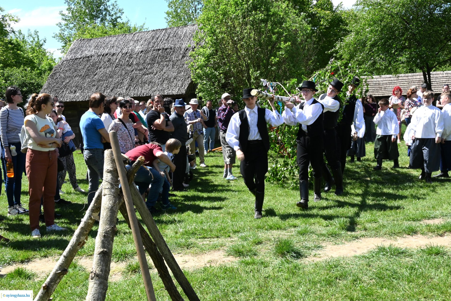 Falusi majális a Sóstói Múzeumfaluban