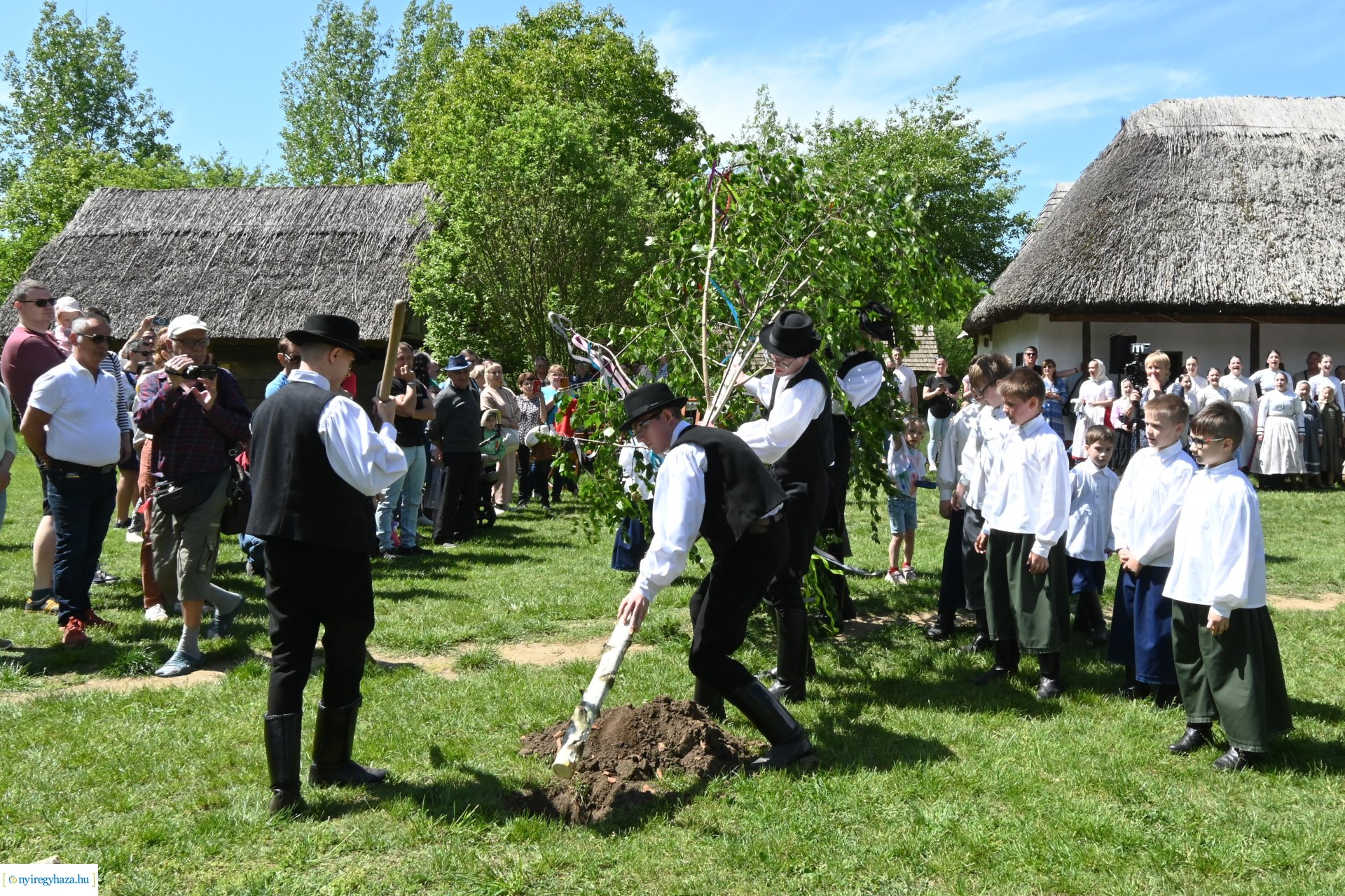 Falusi majális a Sóstói Múzeumfaluban