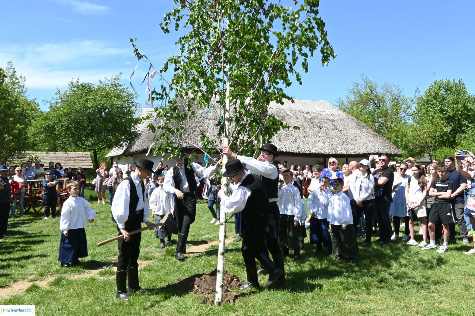 Falusi majális a Sóstói Múzeumfaluban