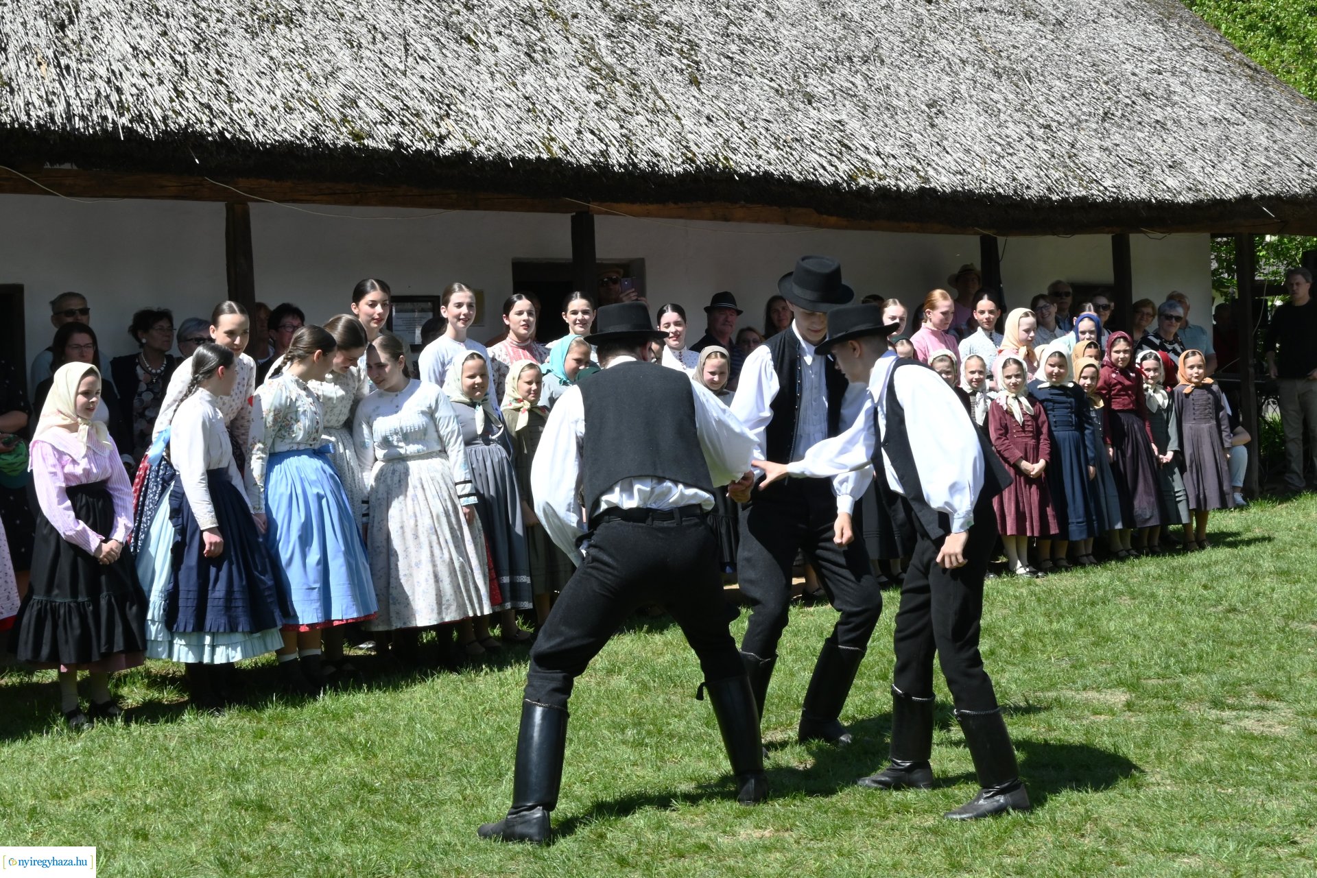 Falusi majális a Sóstói Múzeumfaluban