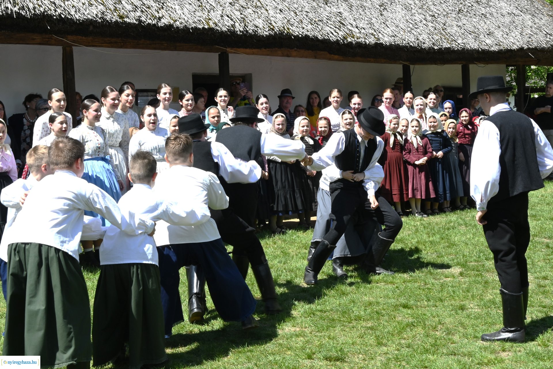 Falusi majális a Sóstói Múzeumfaluban