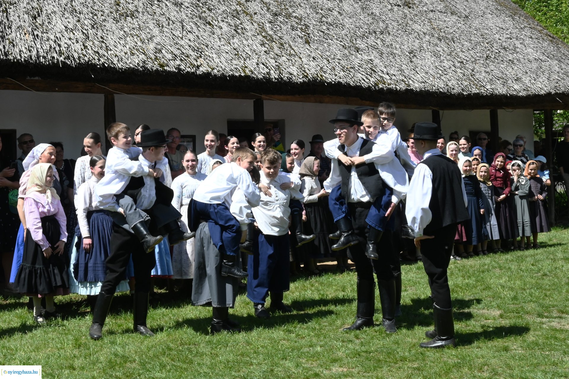 Falusi majális a Sóstói Múzeumfaluban