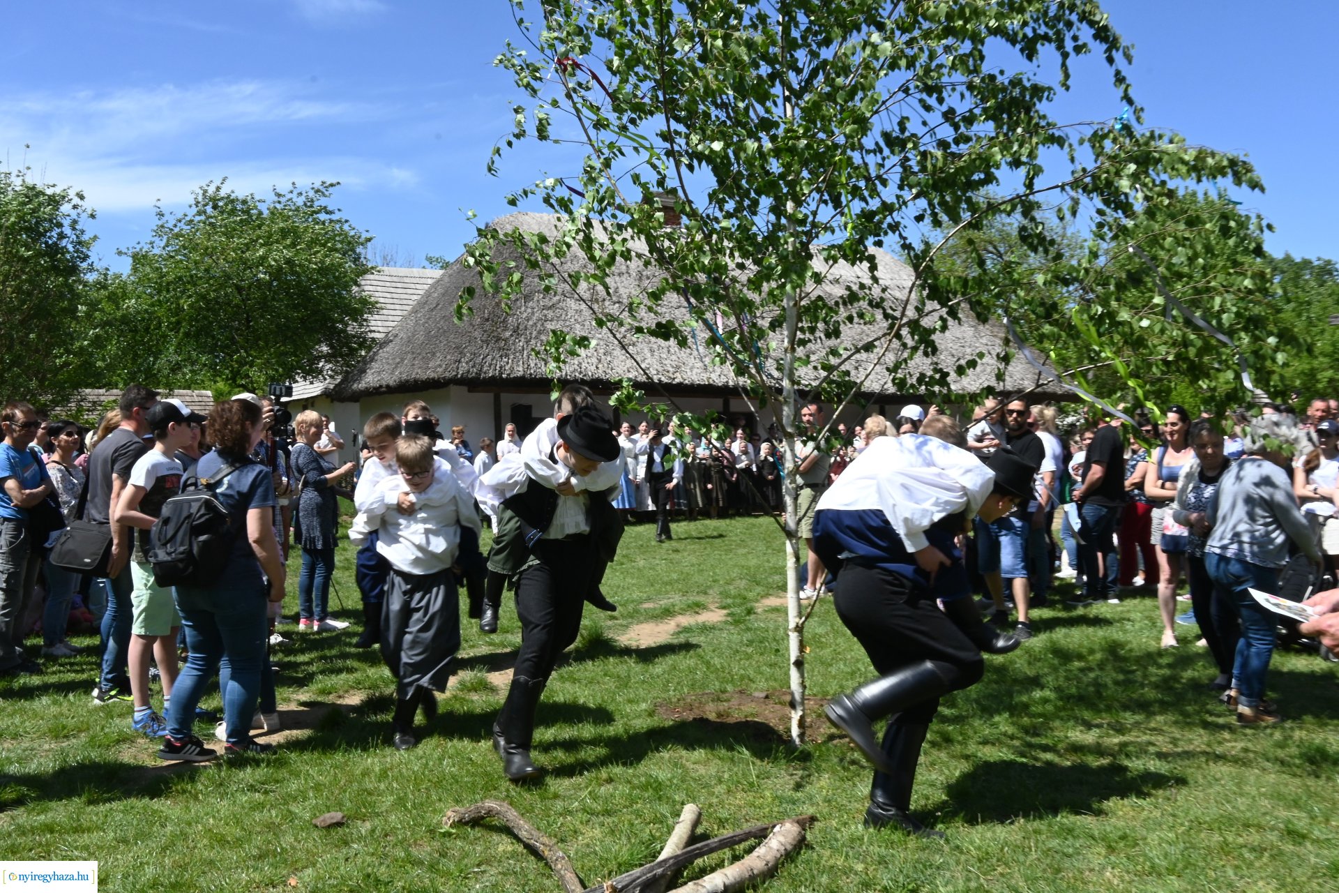 Falusi majális a Sóstói Múzeumfaluban