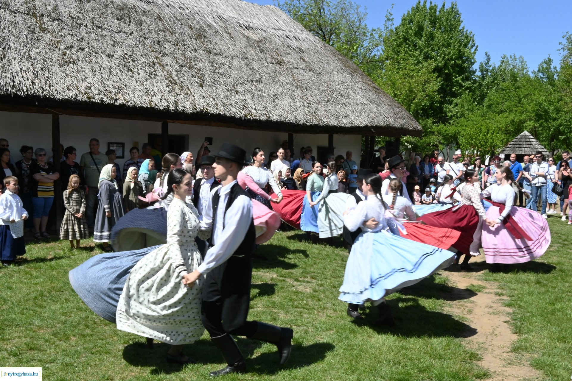 Falusi majális a Sóstói Múzeumfaluban