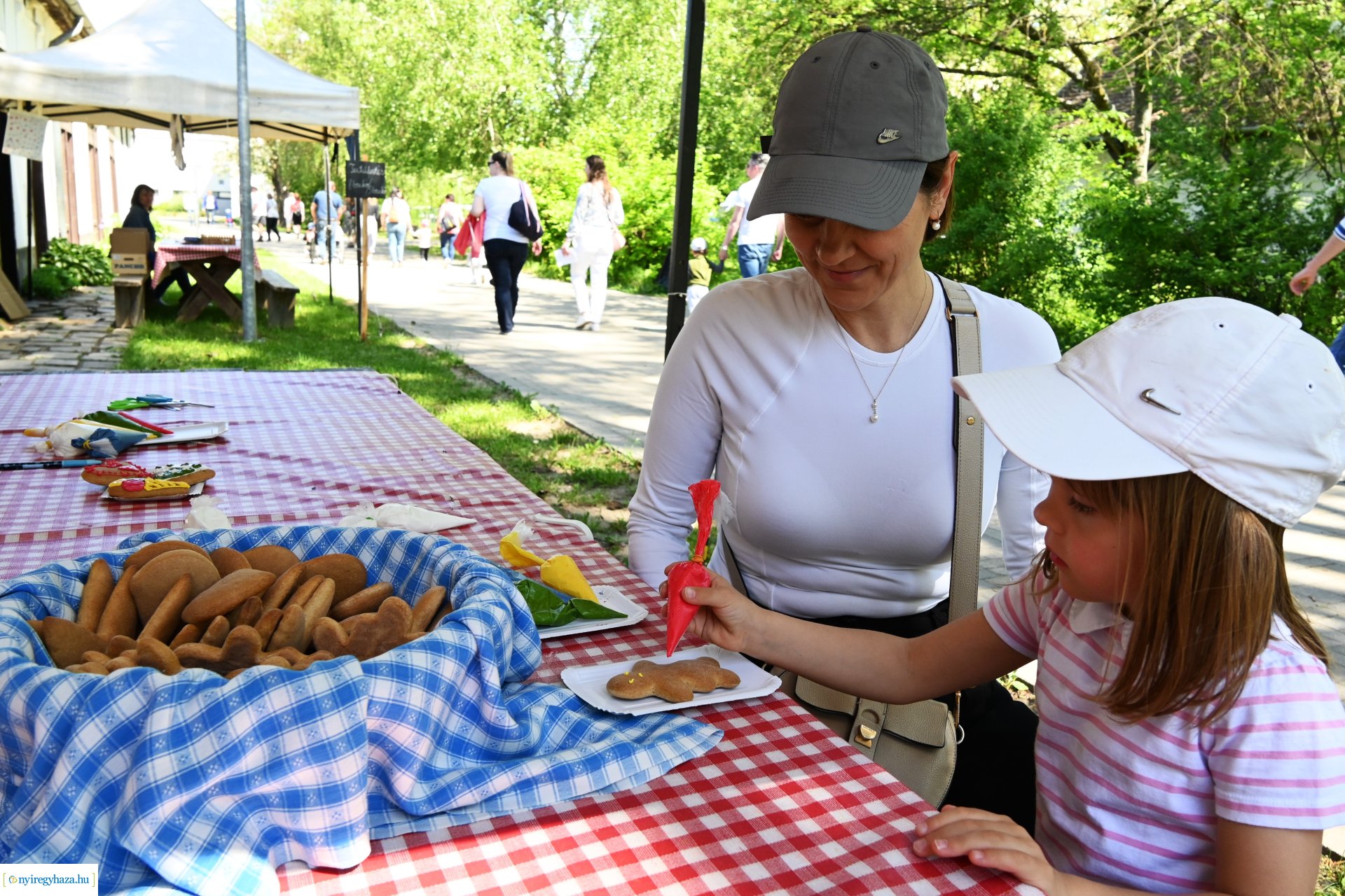 Falusi majális a Sóstói Múzeumfaluban