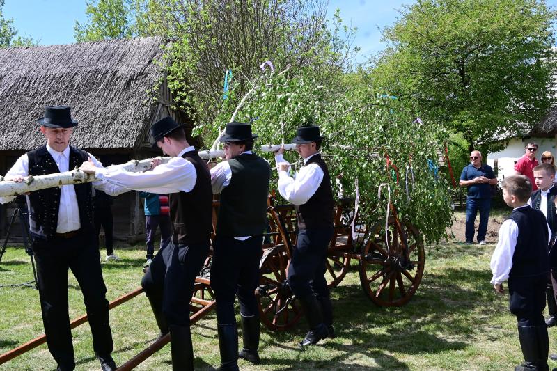 Falusi majális a Sóstói Múzeumfaluban