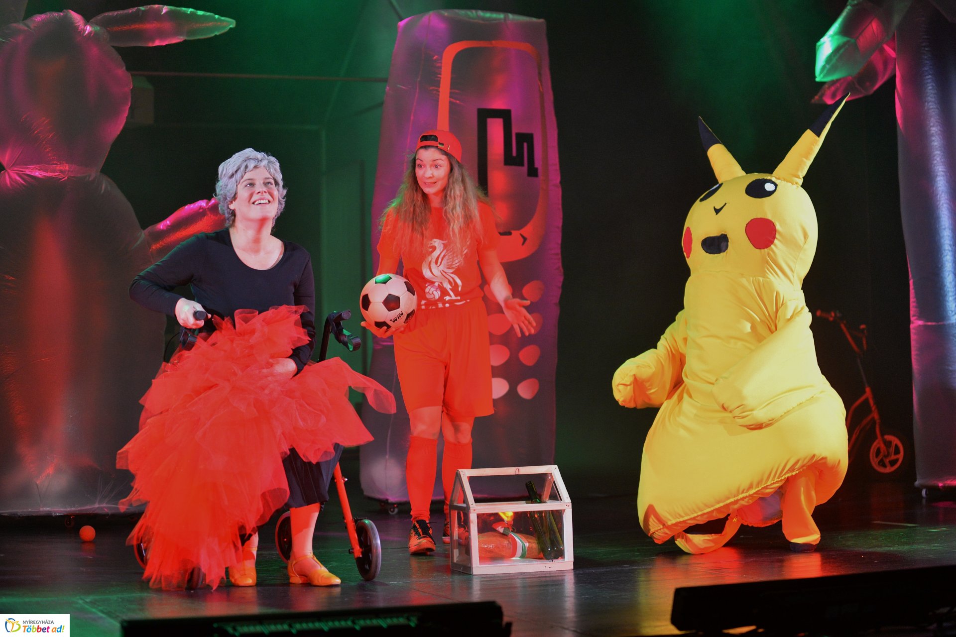 FARKAS VS PIROSKA  gyermekelőadás a Móricz Zsigmond Színházban